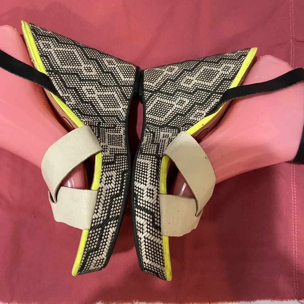 Sam & Libby color block wedge shoe with open toe with ankle strap size 9 - Picture 2 of 15